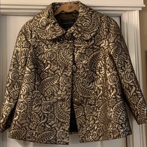 Short brocade metallic jacket.